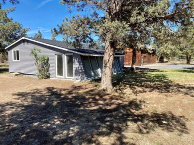 22860 Mcgrath Rd, Bend, OR 97701 - photo 2