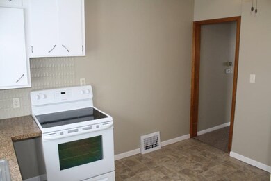 2123 W High St, Davenport, IA 52804 - photo 6