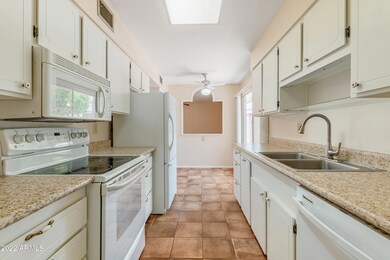 10525 W Granada Dr-16