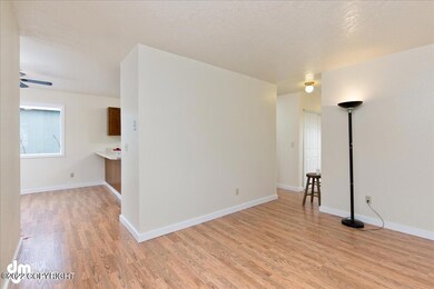 06-Living Room 20220304-DW-0419