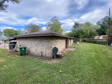 7714 Melanie St, Houston, TX 77016 - photo 4