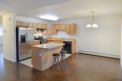 Kitchen & Dining