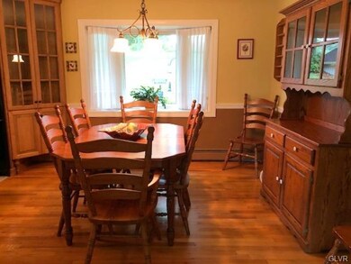 5301 Ridgeway Dr, Zionsville, PA 18092 - photo 7