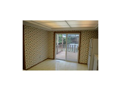 Eat-in kitchen