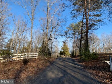 8298 Lock Ln, Warrenton, VA 20186 - photo 3