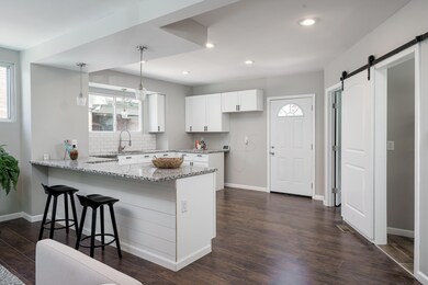 718 Reinhard Ave_MLS_09