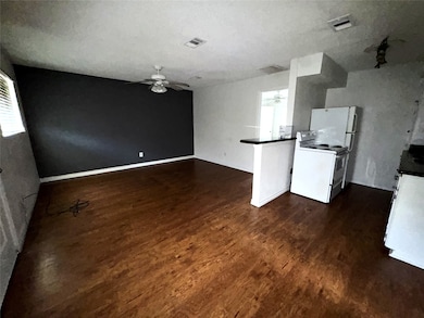 Living room showing the litchen