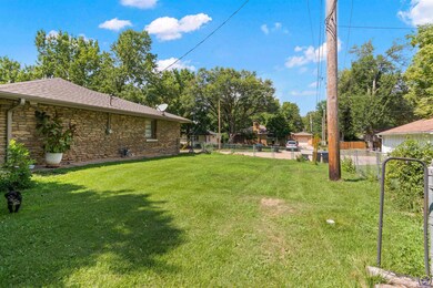 1515 SW 27th St, Topeka, KS 66611 - photo 4