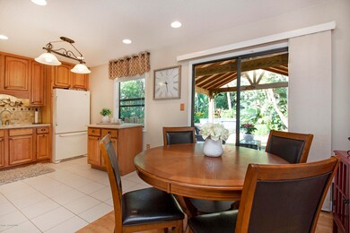 Dining to Kitchen