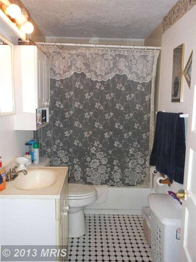 2726 Arbutus Ave, Halethorpe, MD 21227 - photo 7