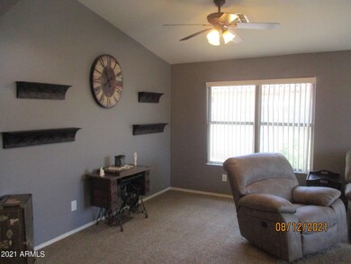 LIVING ROOM (2)