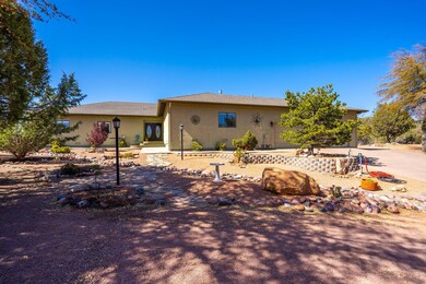 5-web-or-mls-824 W Longhorn Rd (05)