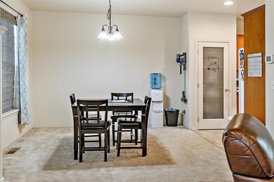 257 N 6th St, Central Point, OR 97502 - photo 6