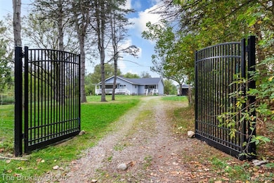 2425 Texter Rd, Leonard, MI 48367 - photo 2