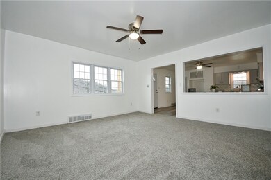 Huge livingroom with enough space for the whole ga