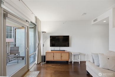 Gridiron unit 613, Seattle, WA 98104 - photo 7