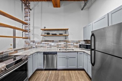 All Kitchen Appliances Stay with the Unit!