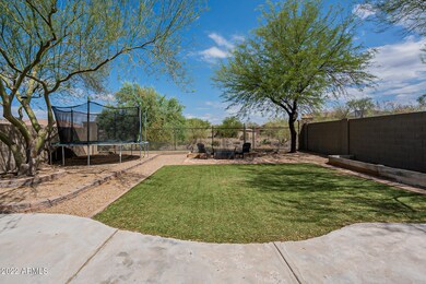 Bisbee-Spacious backyard