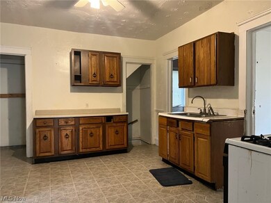 12922 Ferris Ave, Cleveland, OH 44105 - photo 6