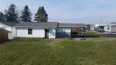 Workshop/Shed in the back.