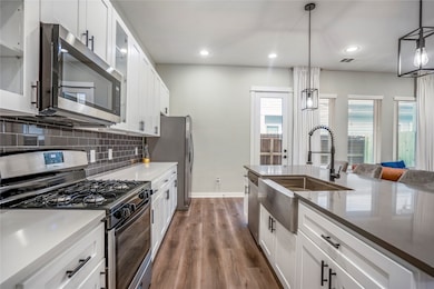 8458 Berry Green Ln, Houston, TX 77022 - photo 5