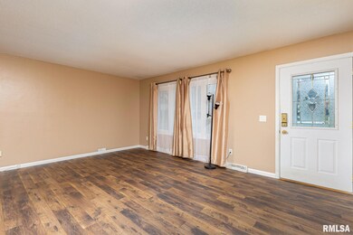 3803 N Elmwood Ave, Davenport, IA 52806 - photo 3