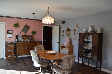 1076 E Sandra Rd, North Platte, NE 69101 - photo 4