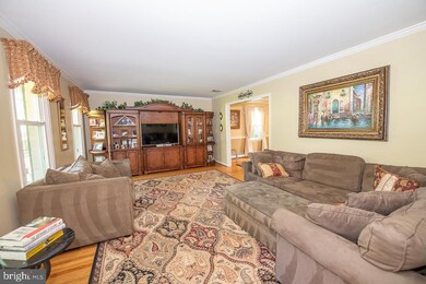 289 Meadowbrook Ln, Broomall, PA 19008 - photo 4