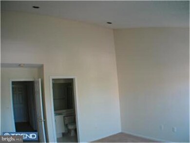 124 Columbus Dr, Franklin Park, NJ 08823 - photo 6