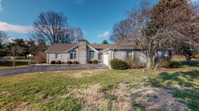 135 Hickory St, Harrodsburg, KY 40330 - photo 3