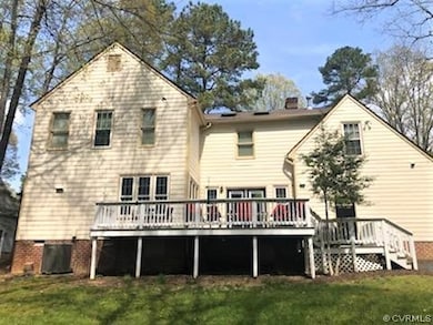 Nice sized deck for entertaining Family and Friend