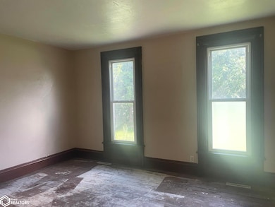 2902 Water St, Columbus City, IA 52737 - photo 5