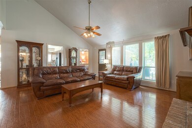 9011 Saratoga Forest Dr, Houston, TX 77088 - photo 5