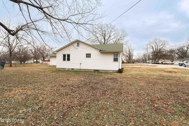 202 Arbor Dr, Lamar, MO 64759 - photo 4