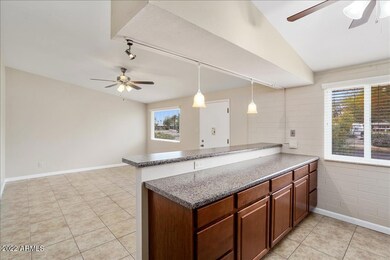 Kitchen Breakfest bar