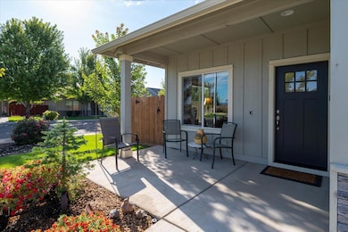 2920 NW Hemlock Ln, Redmond, OR 97756 - photo 4