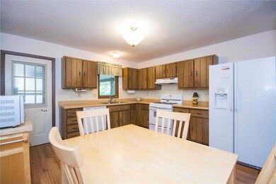 Eat-in-kitchen