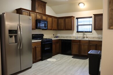 385 Hannah Ln, Alvin, TX 77511 - photo 3