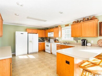 Large, sunny kitchen