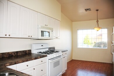 4-Kitchen3