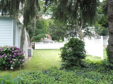 533 Oakwood St, Easton, PA 18045 - photo 6