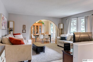 12143 Erskine Cir, Omaha, NE 68164 - photo 4