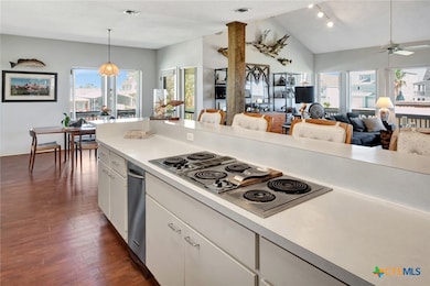 106 Adams Ave, Port Lavaca, TX 77979 - photo 4