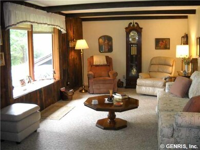 Living Room COMFORTABLE FORMAL LIVING ROOM WITH SP