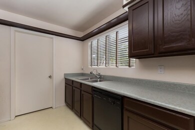 3034_W_Redfield_Rd_05