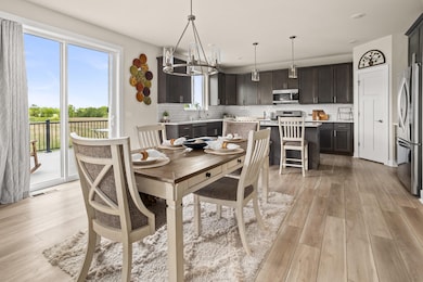 Large open kitchen with Dinnette