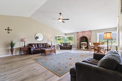 4461 Laurel Ave, Grants Pass, OR 97527 - photo 4