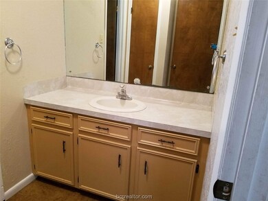 1220 S Ridgefield Cir, College Station, TX 77840 - photo 2