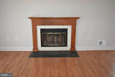 20 Dennis Ct, Hightstown, NJ 08520 - photo 4