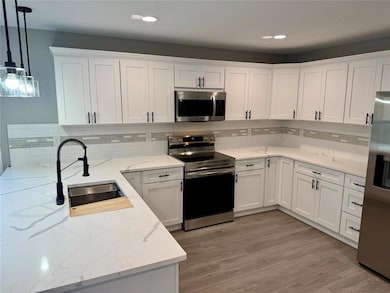 342 E Pleasant View Dr, Des Moines, IA 50315 - photo 6